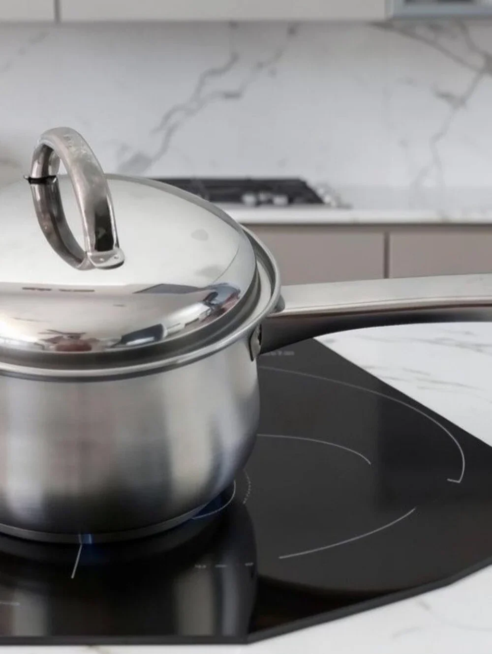 2 Quart Chef's Mark Cookware Stainless Steel Saucepan Bell-Shaped Body With Lid.